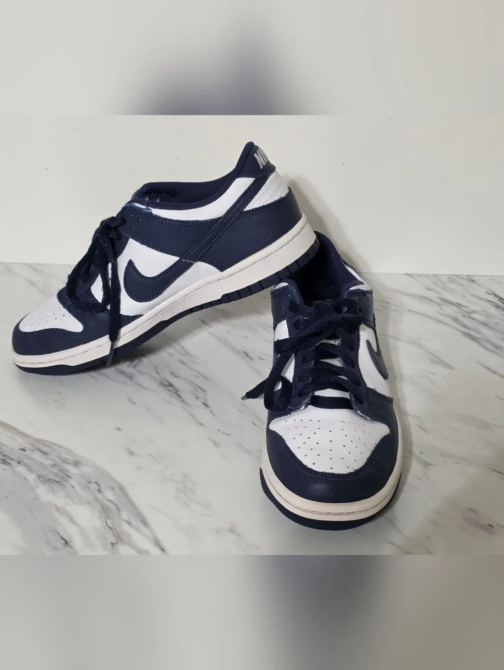 Nike Kids Low-Top Sneakers in Navy and White